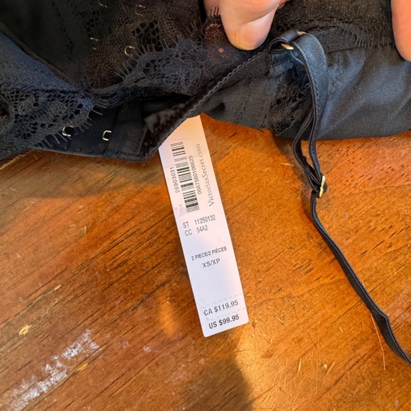 Victoria's Secret Bra and Panty Set - Picture 2 of 4